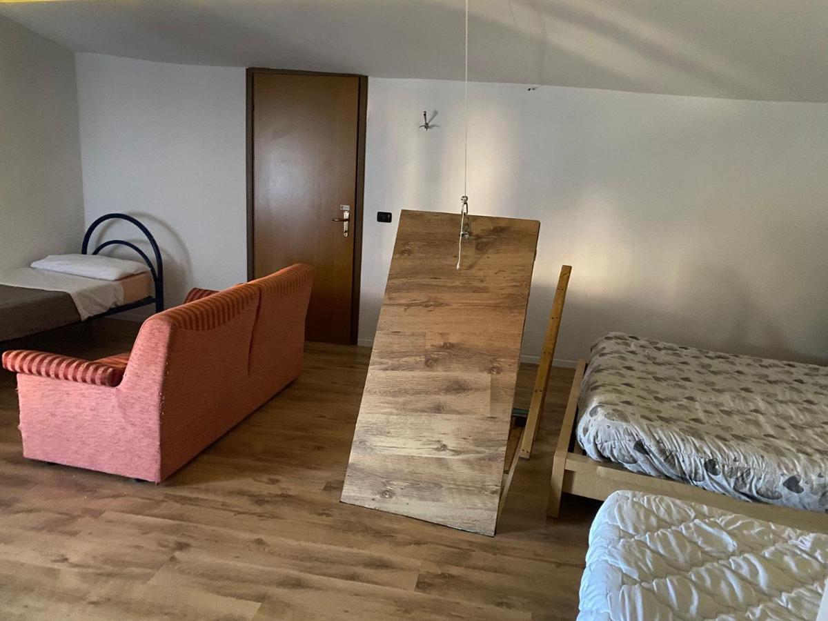 Lovely 1 Room Bedroom Loft, 20 Mins To Bgy Airport Pradalunga Bagian luar foto