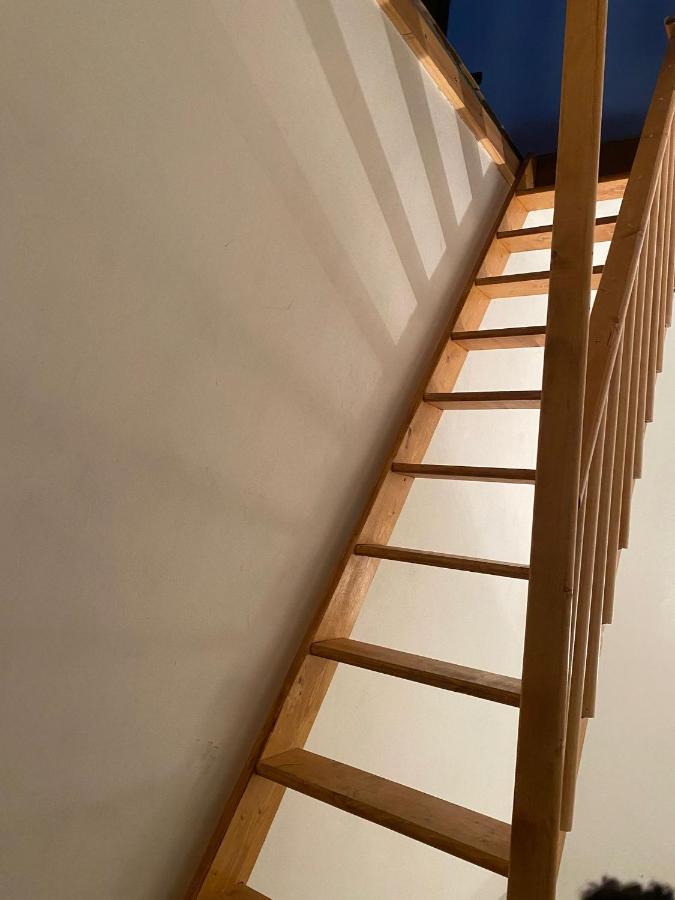 Lovely 1 Room Bedroom Loft, 20 Mins To Bgy Airport Pradalunga Bagian luar foto