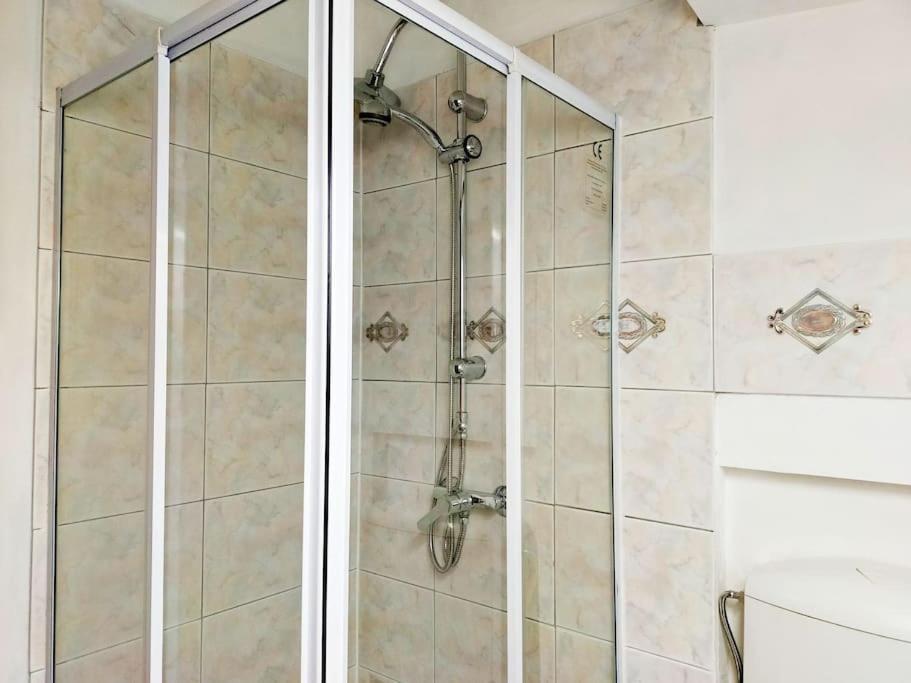 Lovely 1 Room Bedroom Loft, 20 Mins To Bgy Airport Pradalunga Bagian luar foto